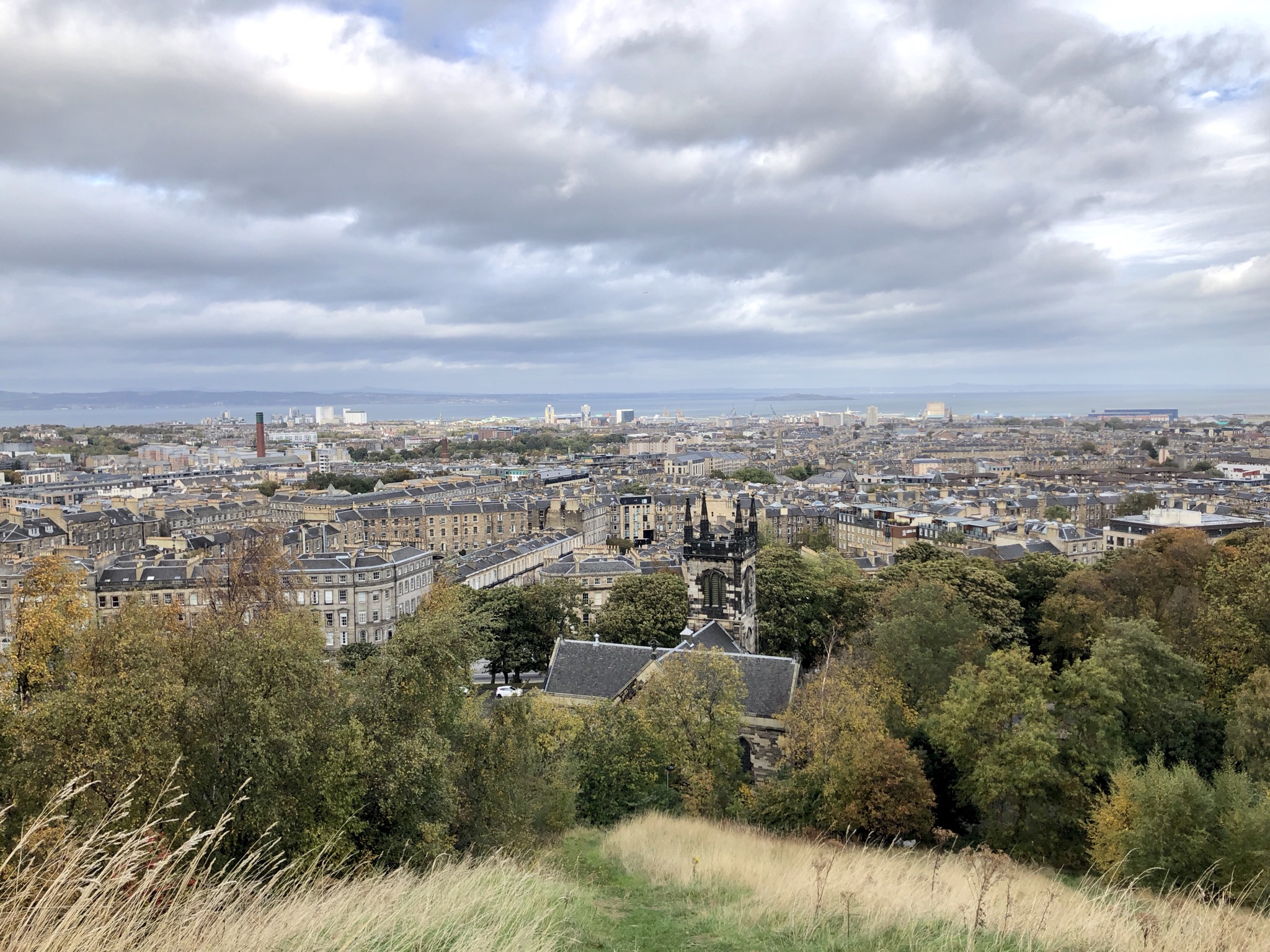 Blick gegen den Hafen vom Calton Hill