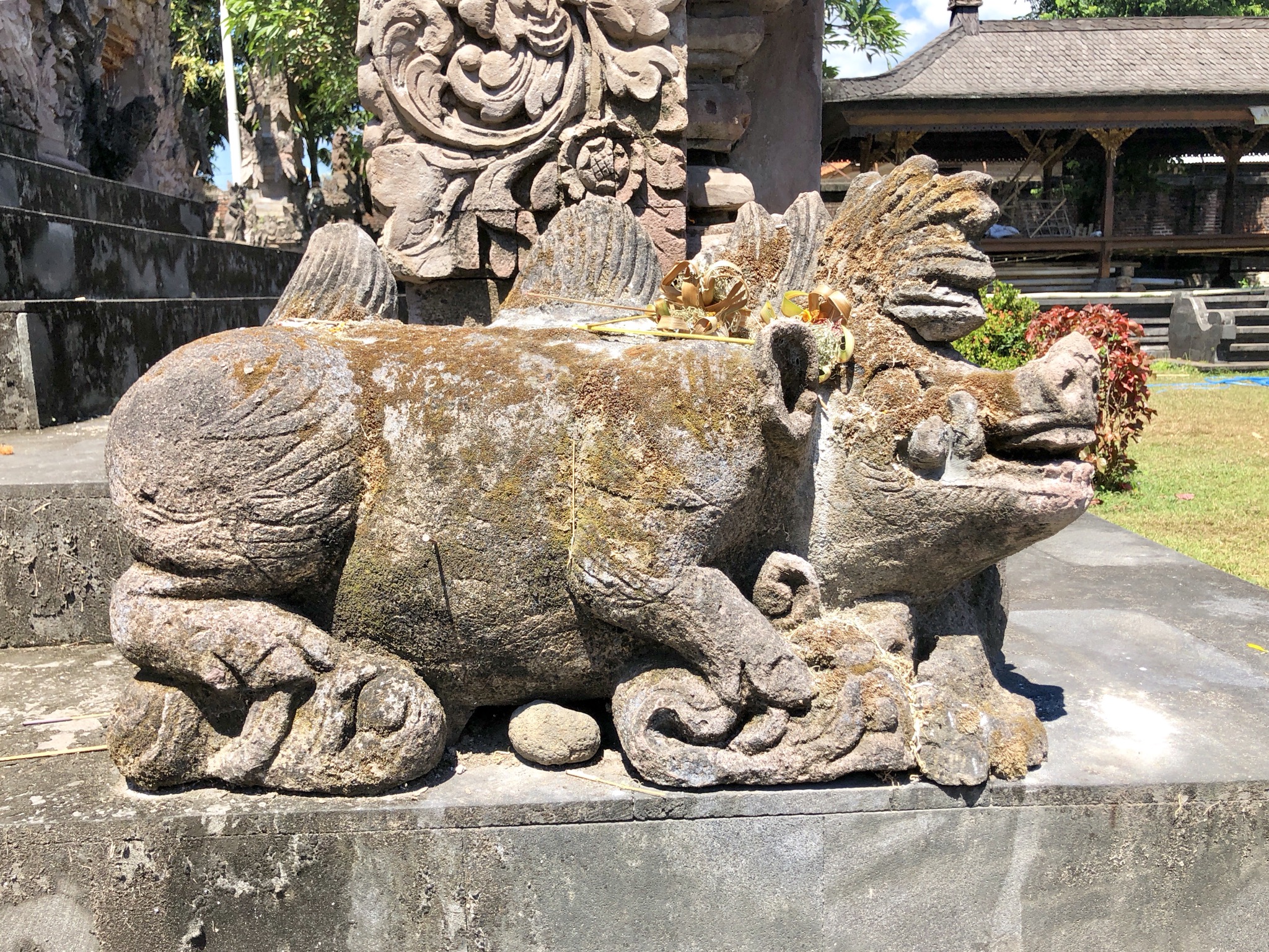 Wächter vor dem Pura Beji