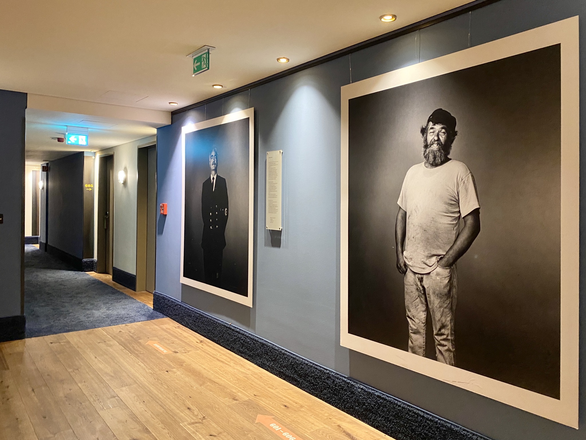 Maritime Fotokunst in den Gängen