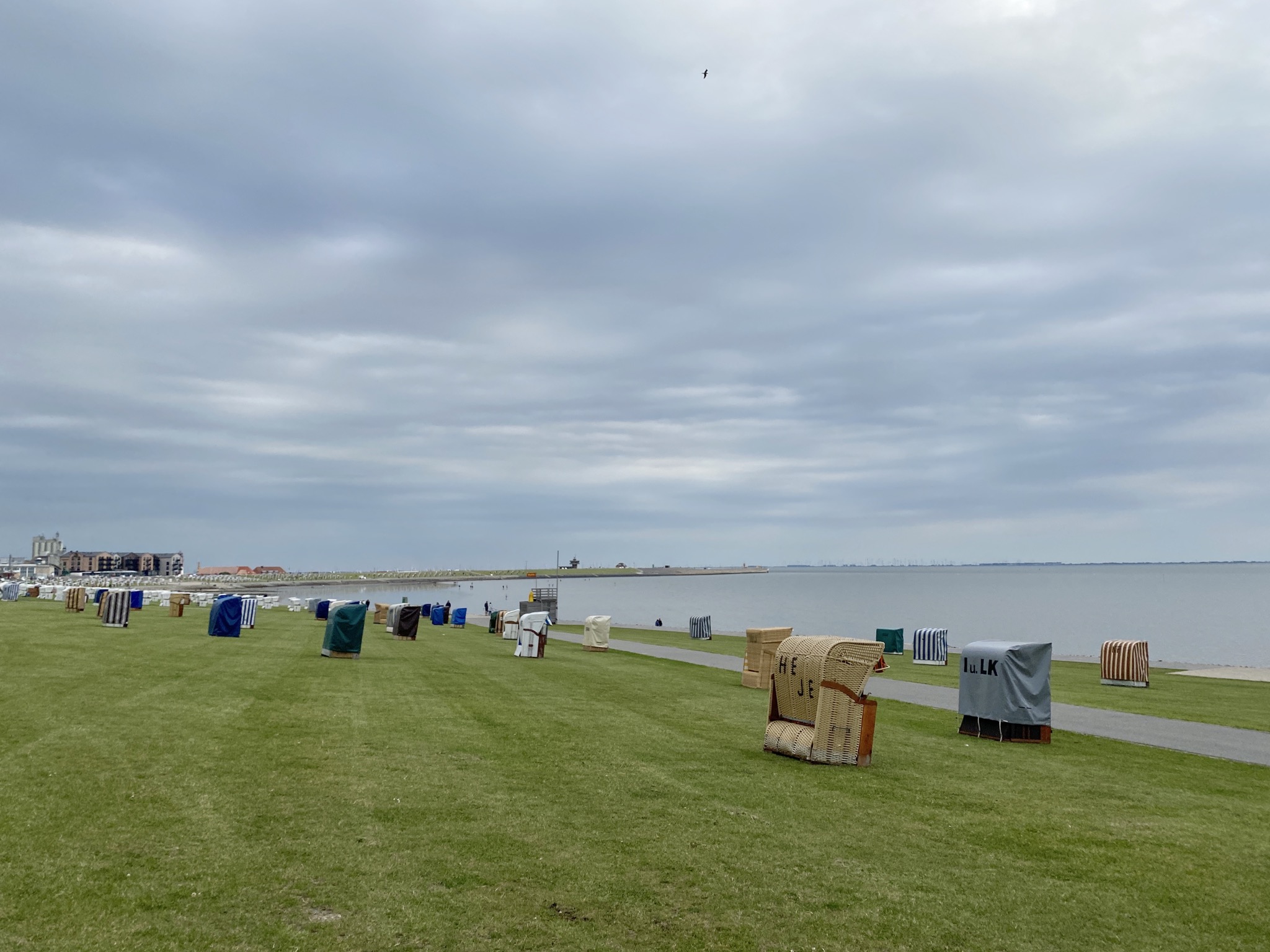 Grüner Strand (Lighthouse Hotel, Mitte rechts)