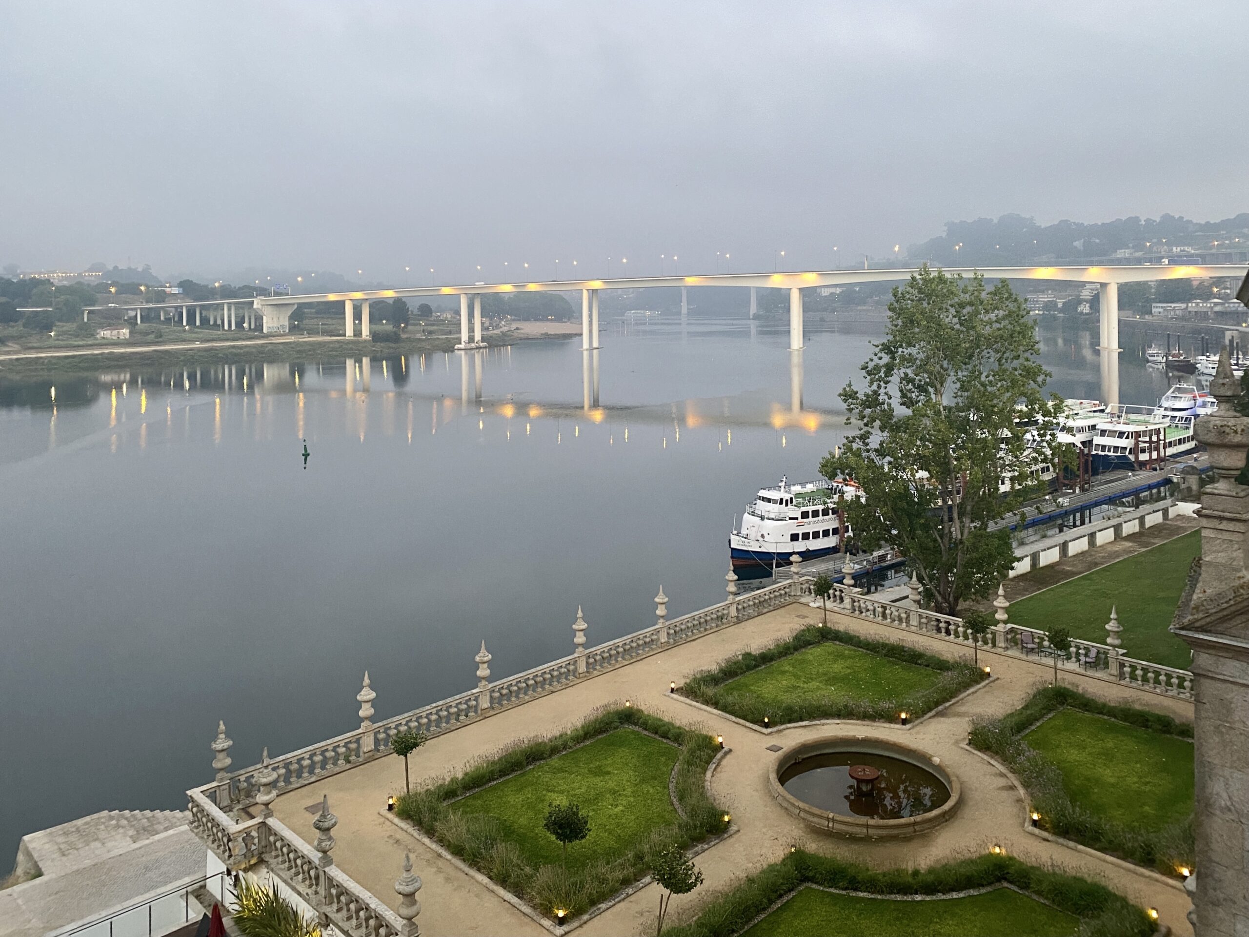 Ponte do Freixo um sechs Uhr am Morgen …