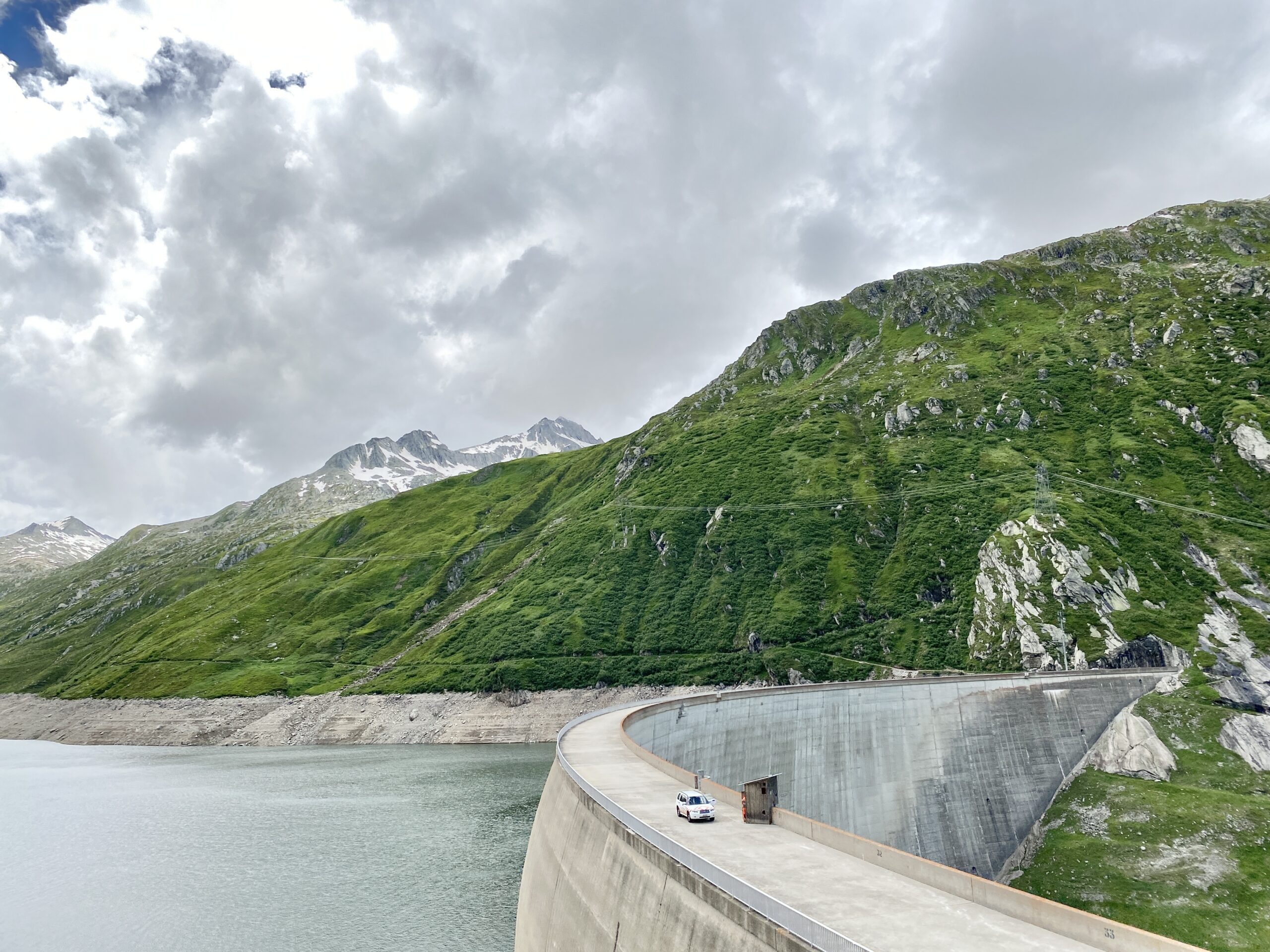 Staumauer am Lukmanierpass