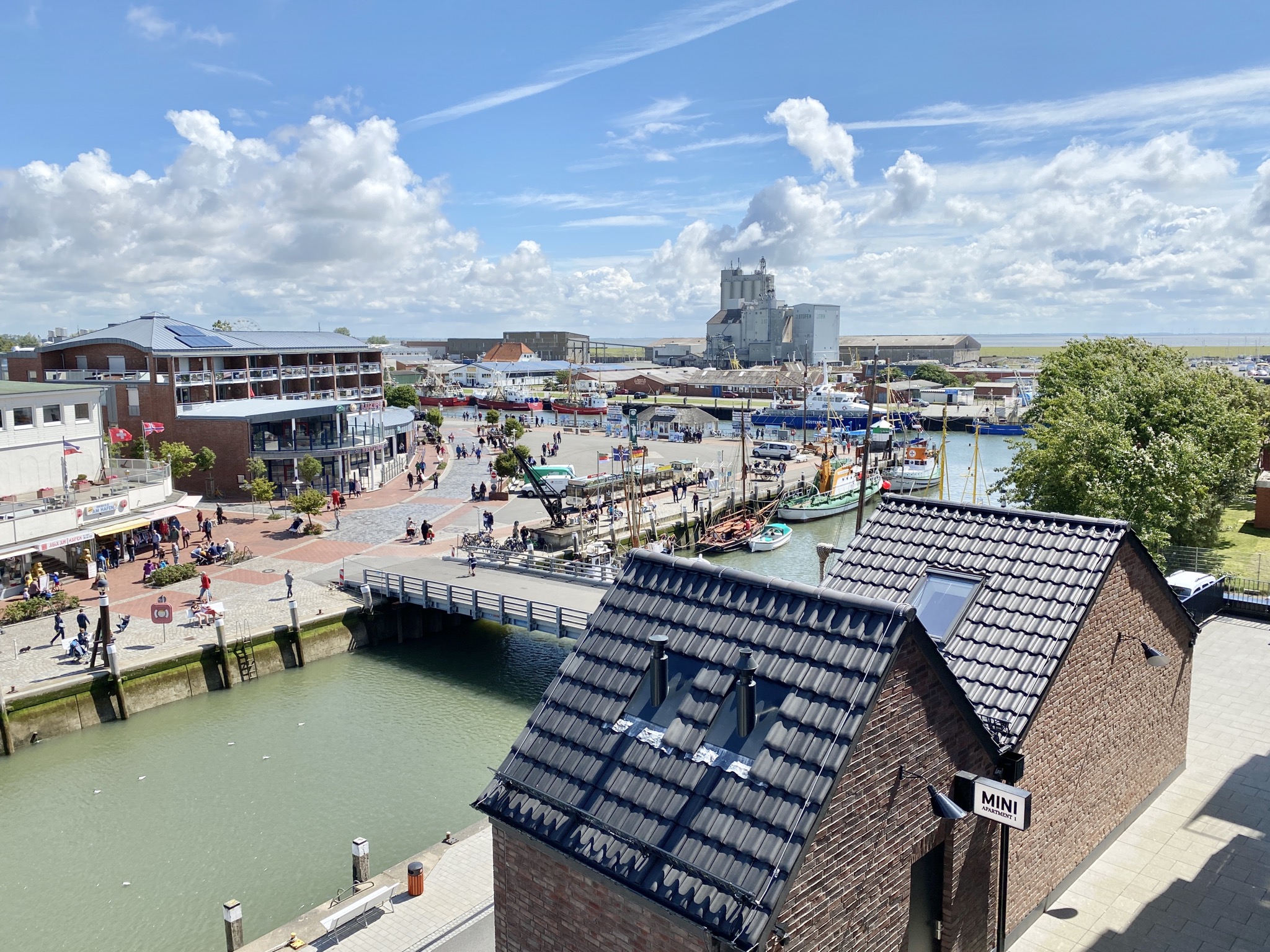 Hafen am Morgen: halbvoll