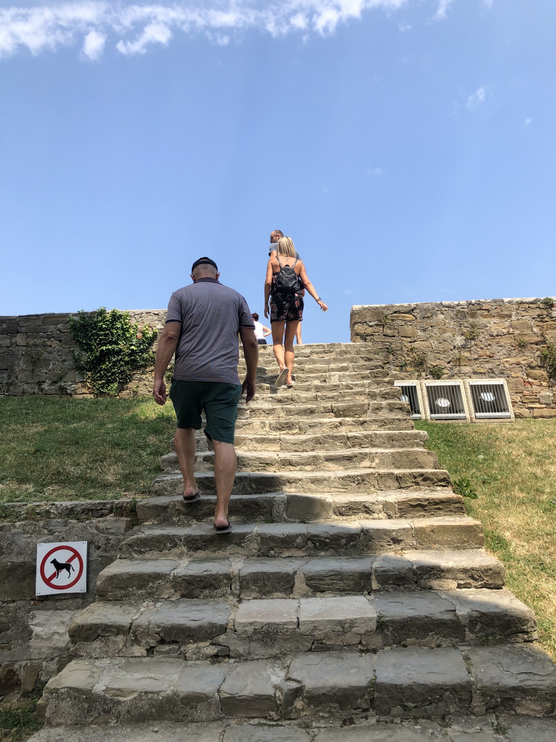 Treppe zur Kirche