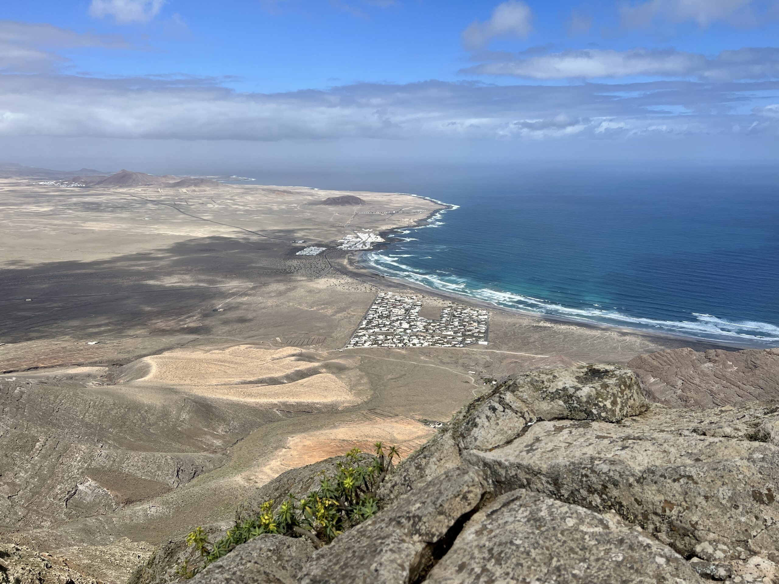 Playa und urbanización de Famara