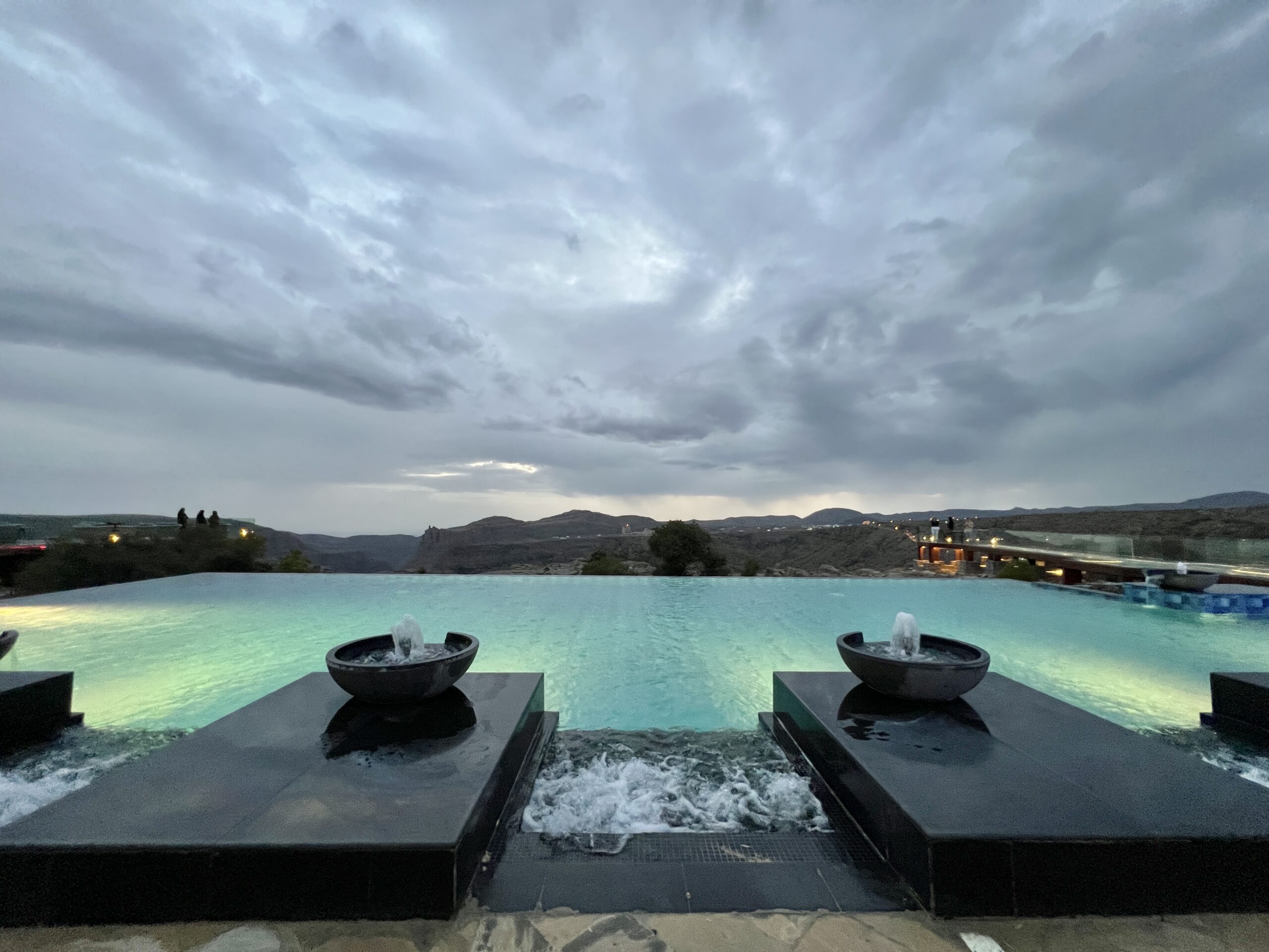 Schöner Infinity pool, leider ist es zu kalt zum Baden