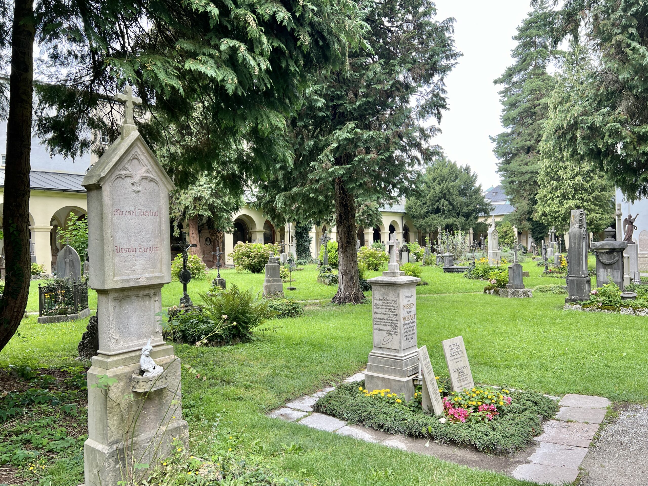 Sebastiansfriedhof (Paracelsus, Mozarts Eltern, ...)