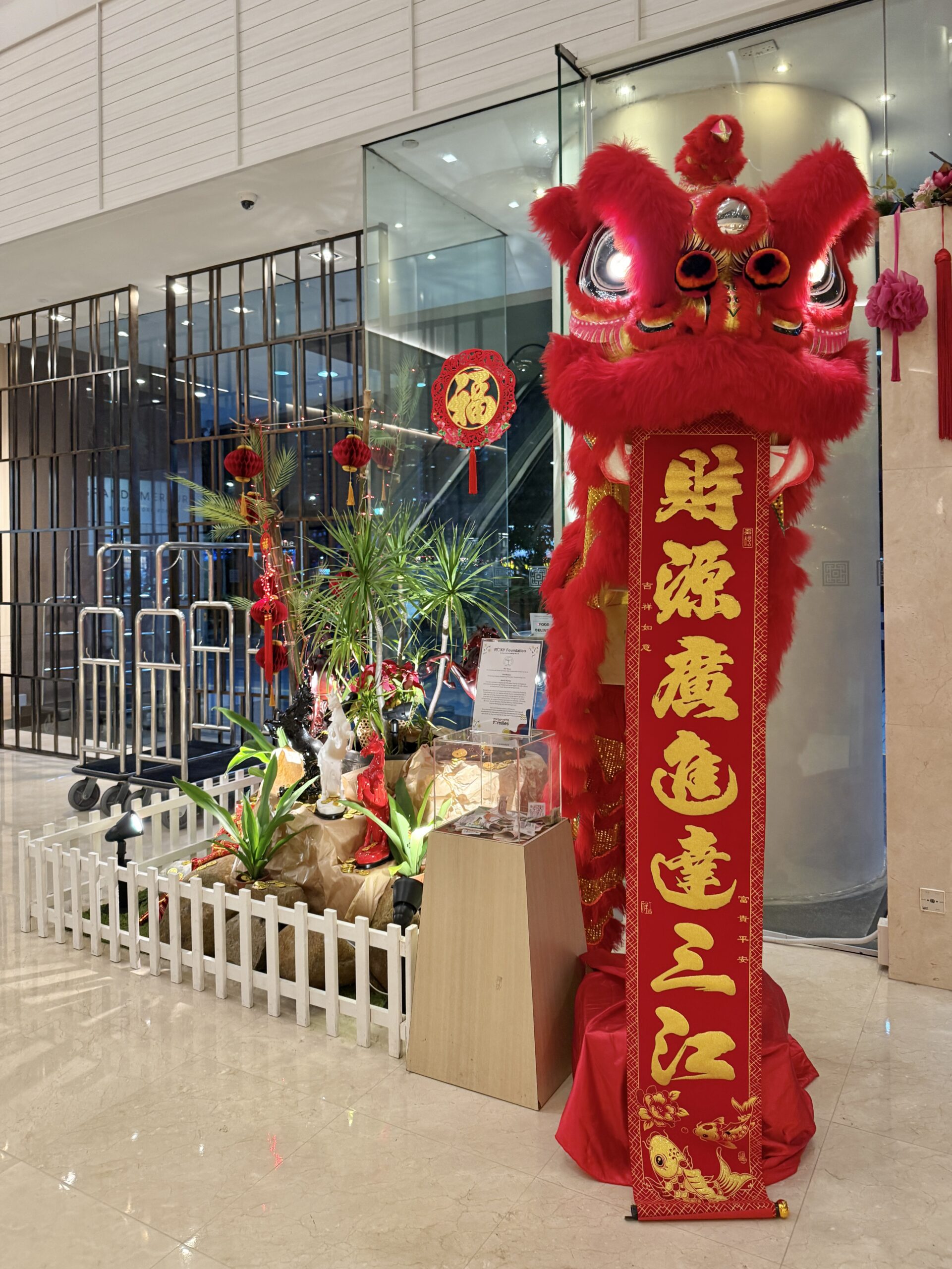 Vorbereitungen für Chinese New Year am 17. Februar (Jahr des Feuer-Pferdes)