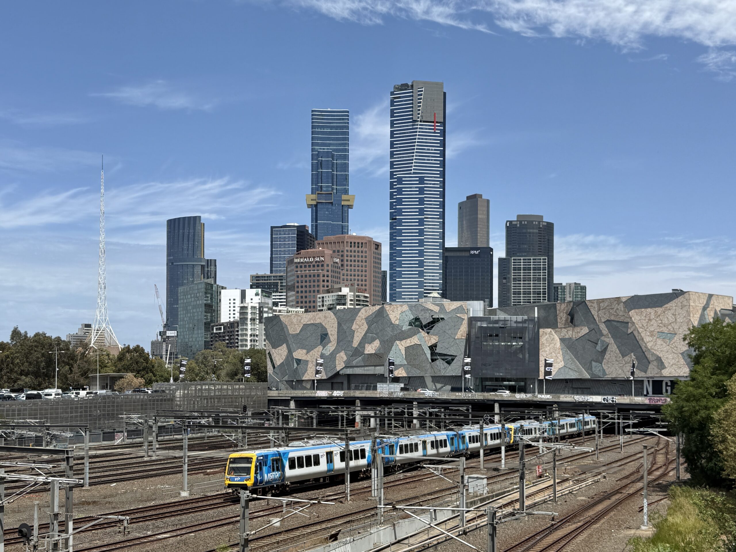 CBD mit den Bauten des Federation Square im Vordergrund