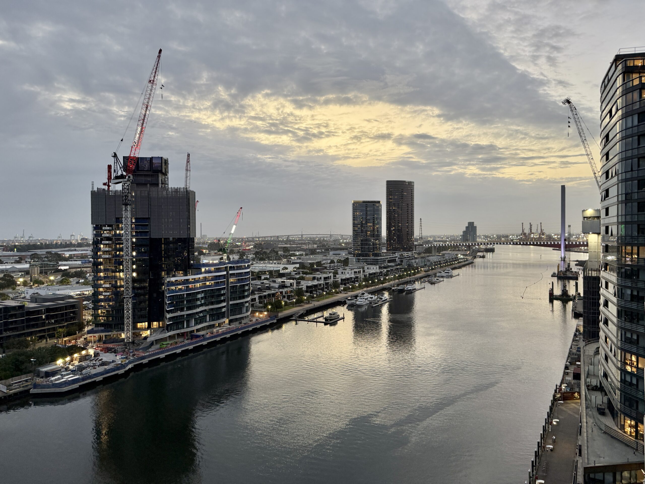Abend über dem Yarra River