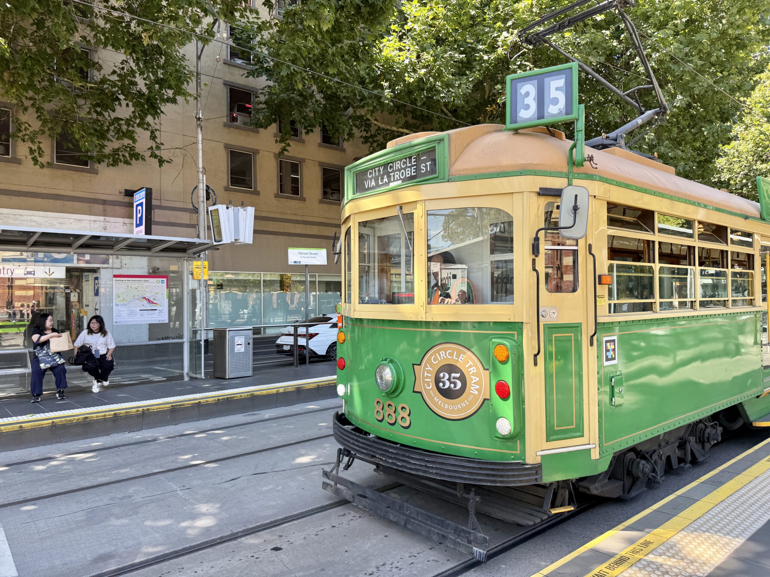 Die City Circle Tram No. 35 wird von historischen Trams gefahren
