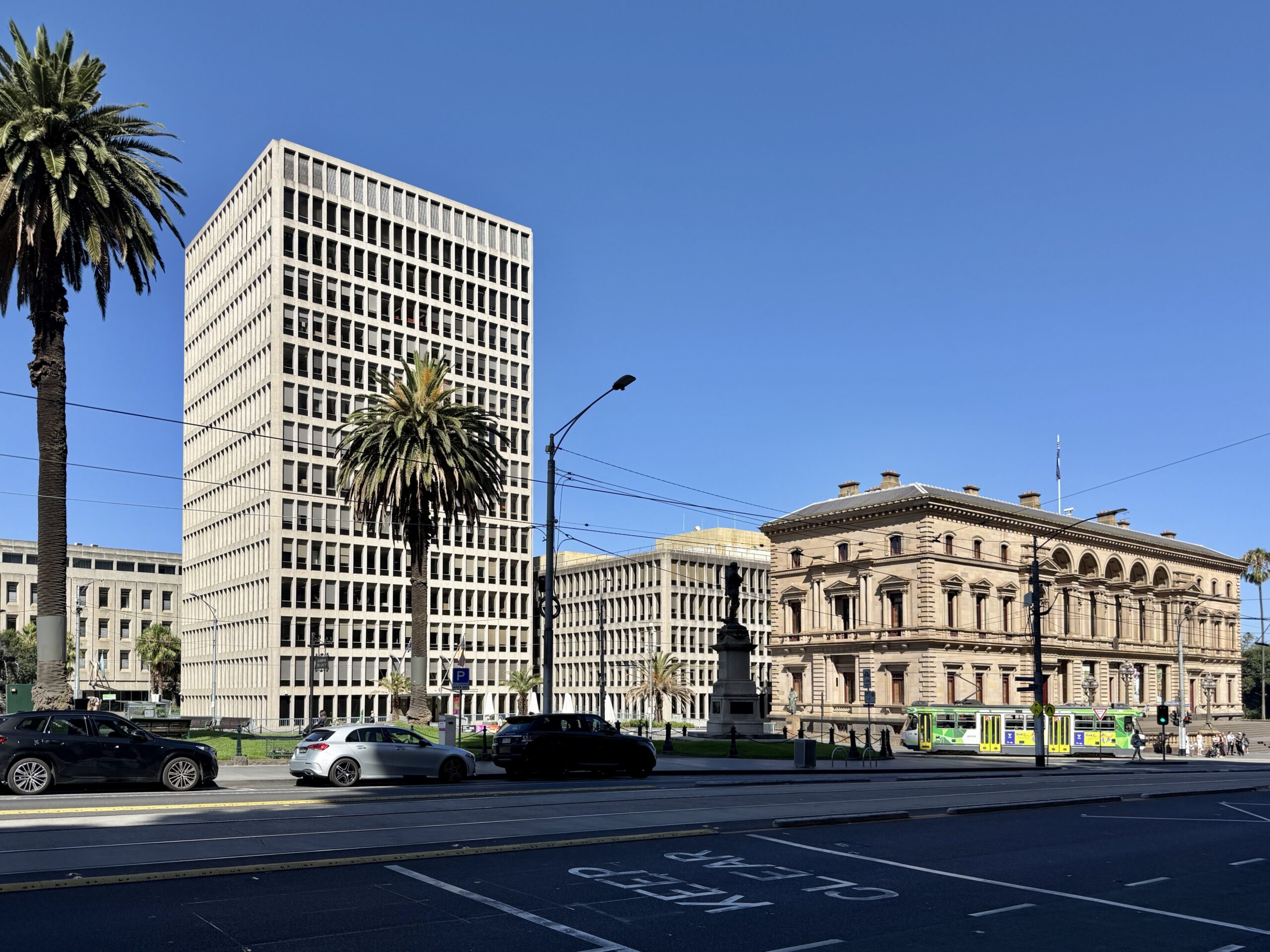Links Department of Treasury and Finance, rechts Office of the Premier of Victoria
