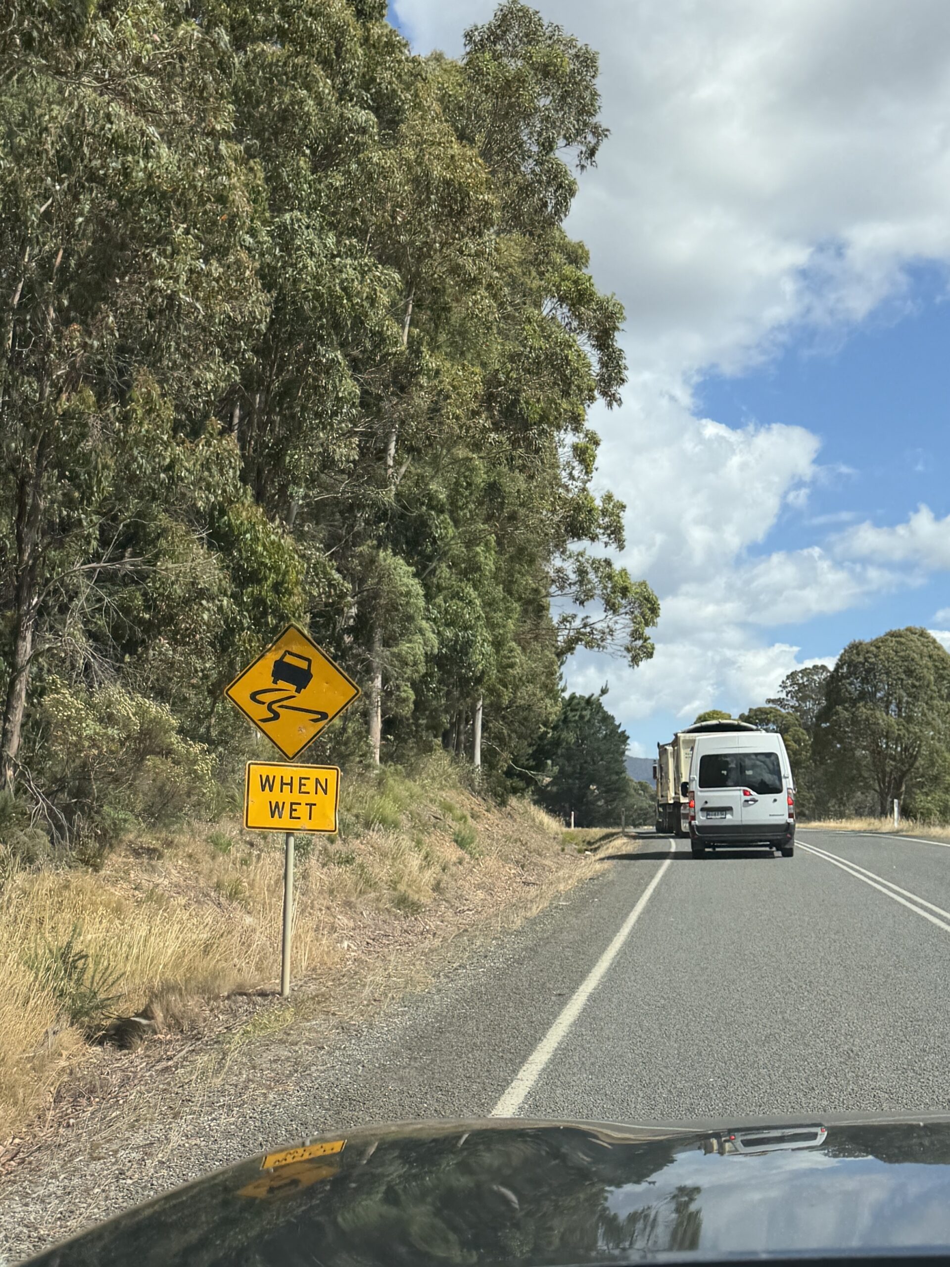 Wie macht das Auto diese Schleuderspur?