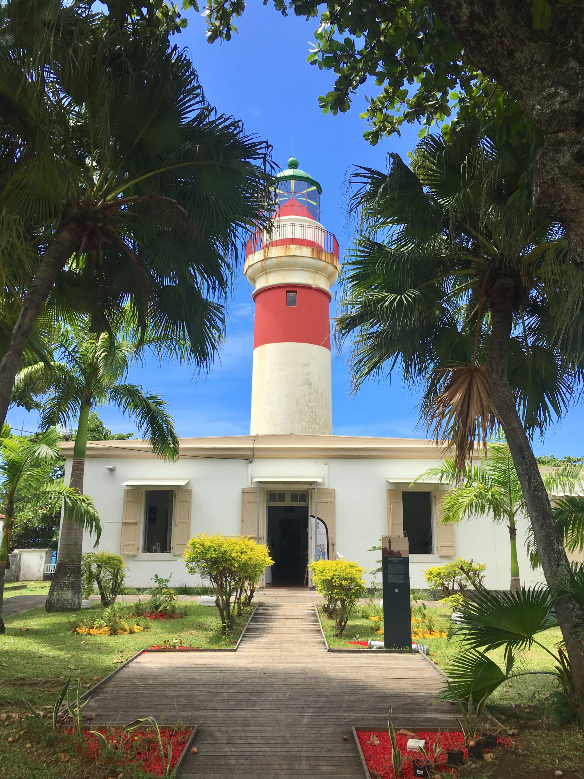 Le phare de Ste. Suzanne ist der einzige Leuchtturm auf der Insel