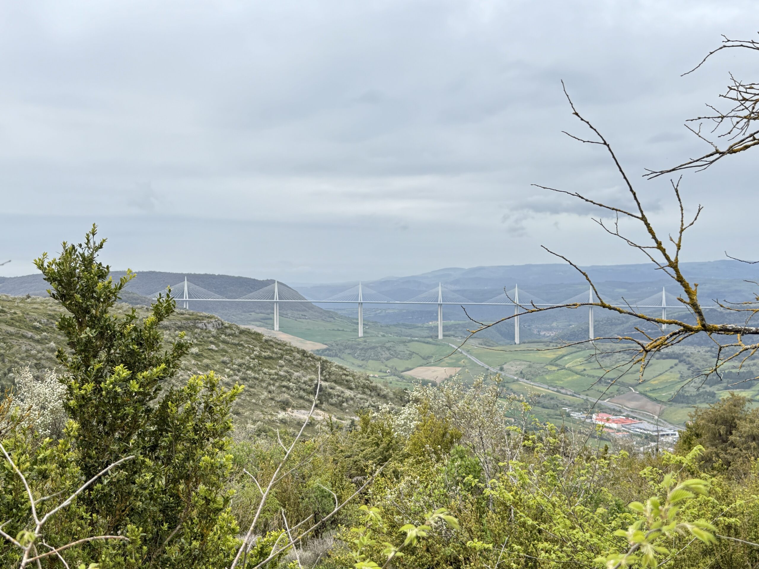 Blick zum Viaduct de Millau