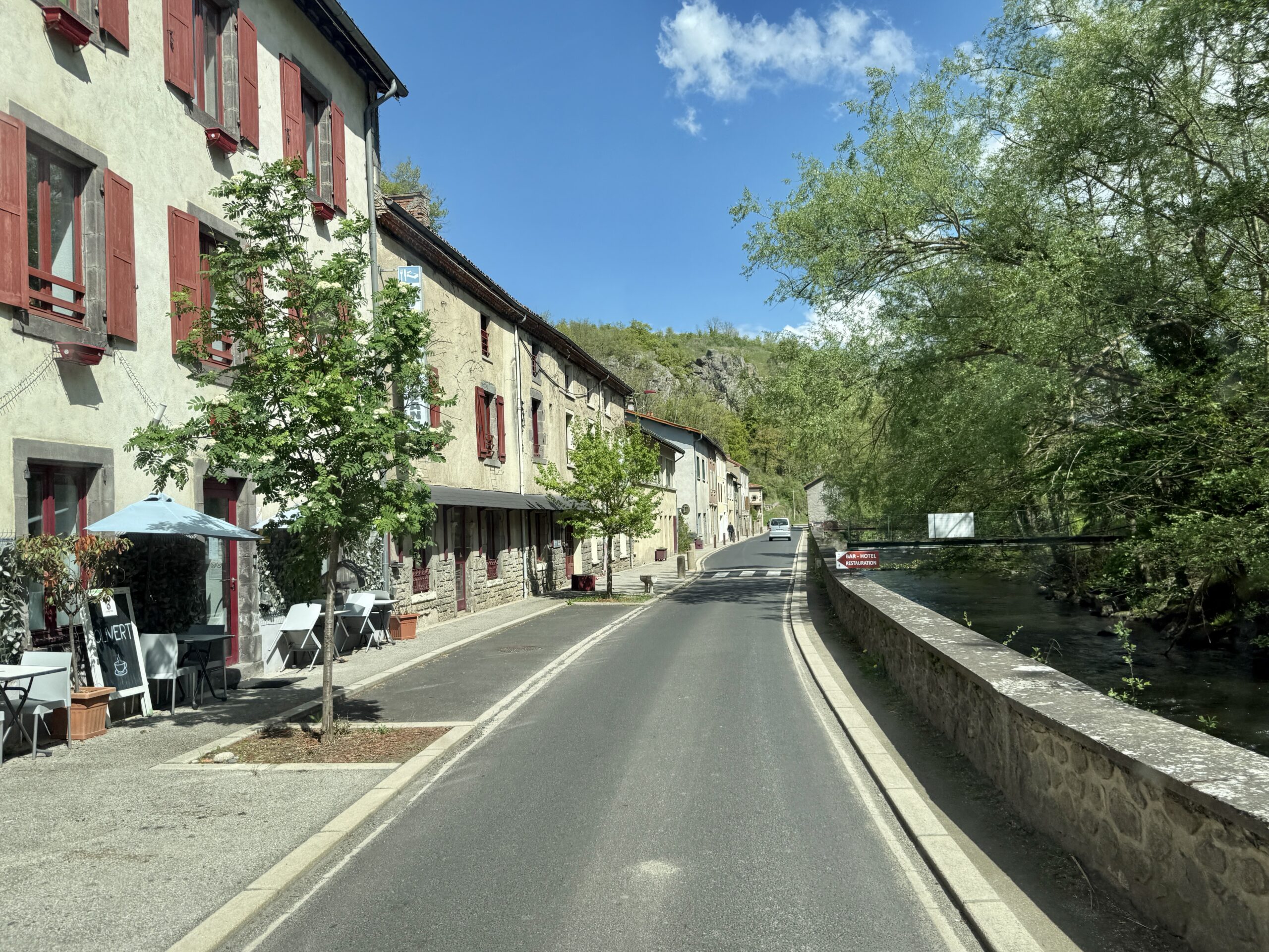 En route (Saint-Floret)